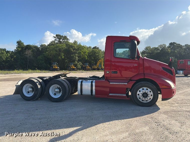 image for item ED5322 2019 Volvo VNR semi truck