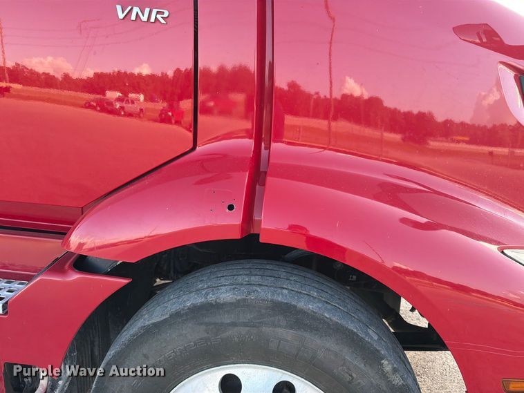 image for item ED5322 2019 Volvo VNR semi truck