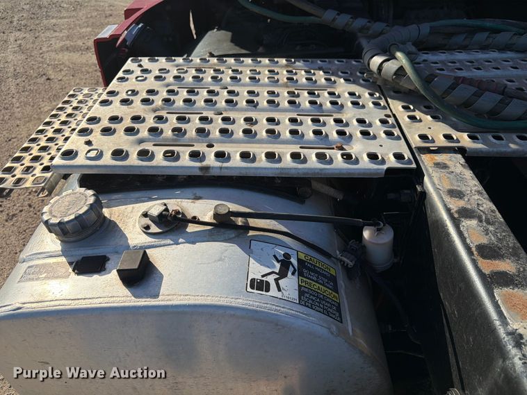 image for item ED5322 2019 Volvo VNR semi truck