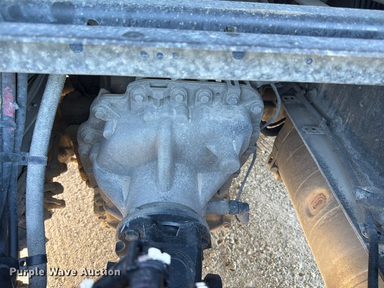 image for item ED5322 2019 Volvo VNR semi truck
