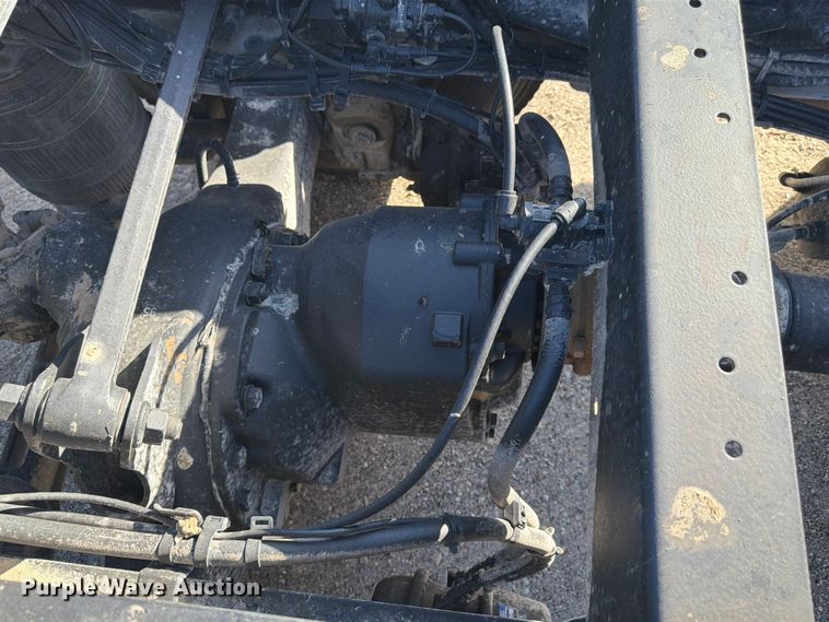 image for item ED5322 2019 Volvo VNR semi truck