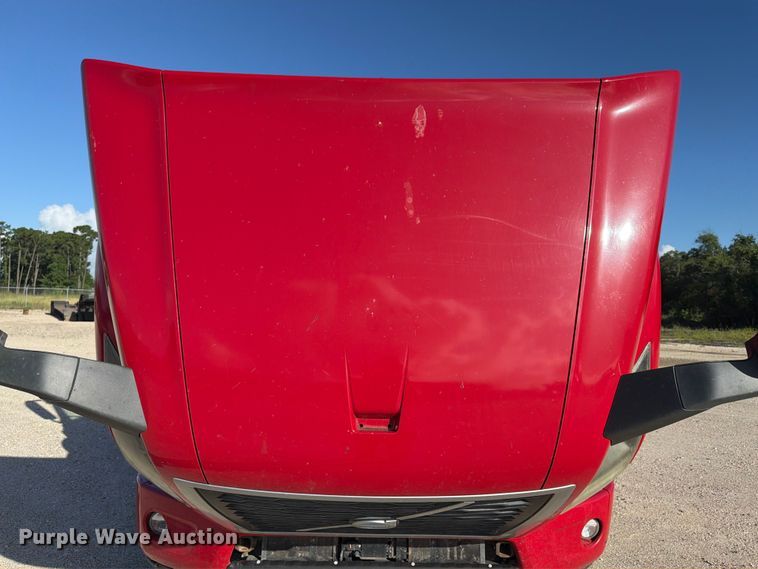 image for item ED5322 2019 Volvo VNR semi truck