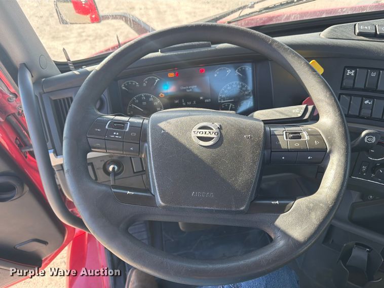 image for item ED5322 2019 Volvo VNR semi truck