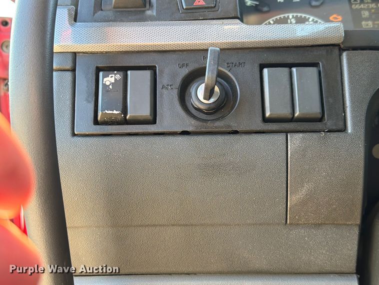image for item ED5322 2019 Volvo VNR semi truck