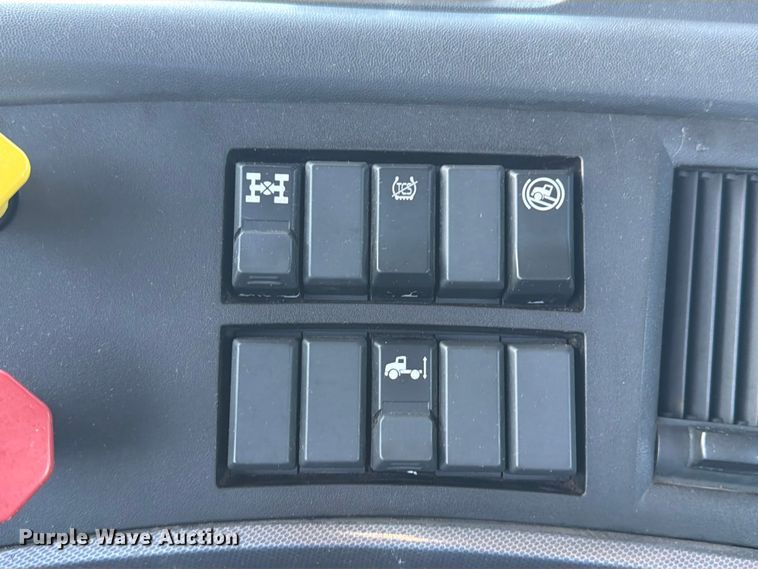image for item ED5322 2019 Volvo VNR semi truck