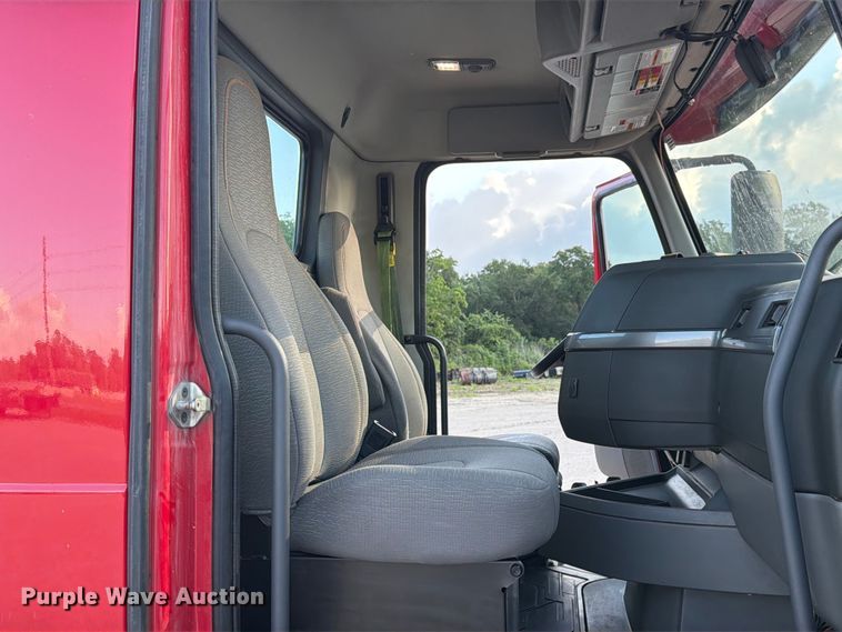 image for item ED5322 2019 Volvo VNR semi truck