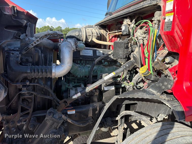image for item ED5322 2019 Volvo VNR semi truck