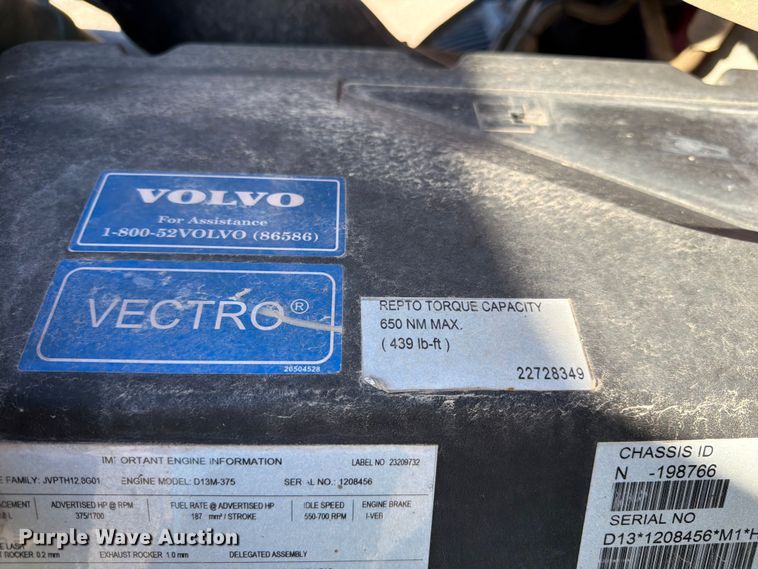 image for item ED5322 2019 Volvo VNR semi truck