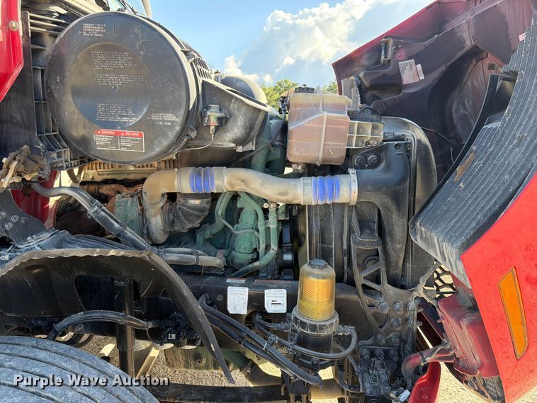 image for item ED5322 2019 Volvo VNR semi truck