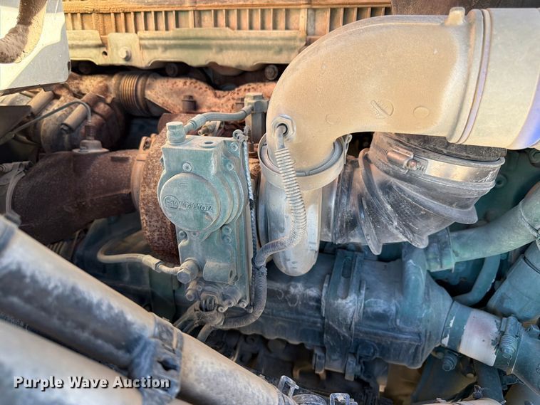 image for item ED5322 2019 Volvo VNR semi truck