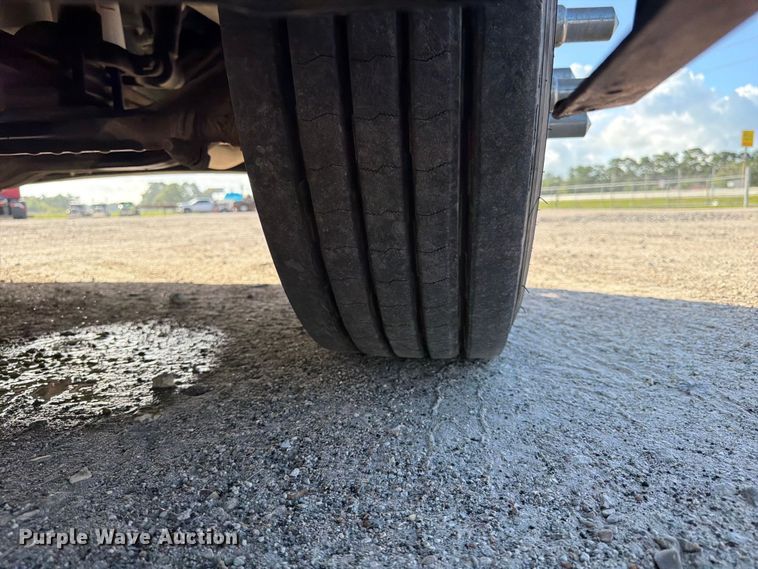image for item ED5322 2019 Volvo VNR semi truck