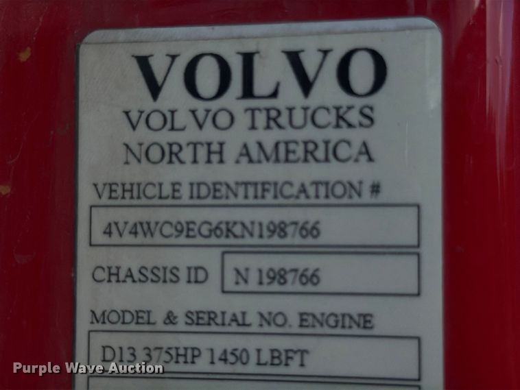 image for item ED5322 2019 Volvo VNR semi truck