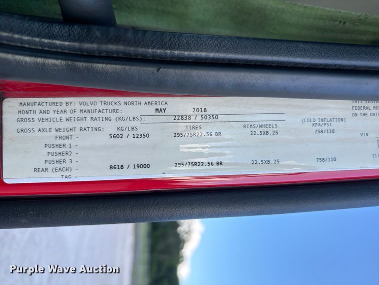image for item ED5322 2019 Volvo VNR semi truck