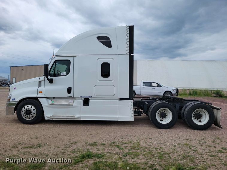 image for item EE1104 2016 Freightliner  Cascadia semi truck