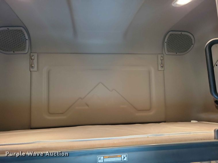 image for item EE1104 2016 Freightliner  Cascadia semi truck