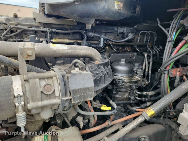 image for item EE1104 2016 Freightliner  Cascadia semi truck