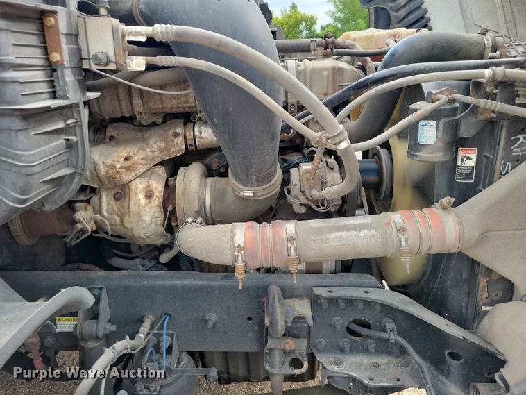 image for item EE1104 2016 Freightliner  Cascadia semi truck