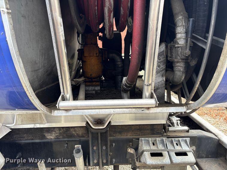 image for item EF1244 2014 Kenworth T3 Series fuel truck