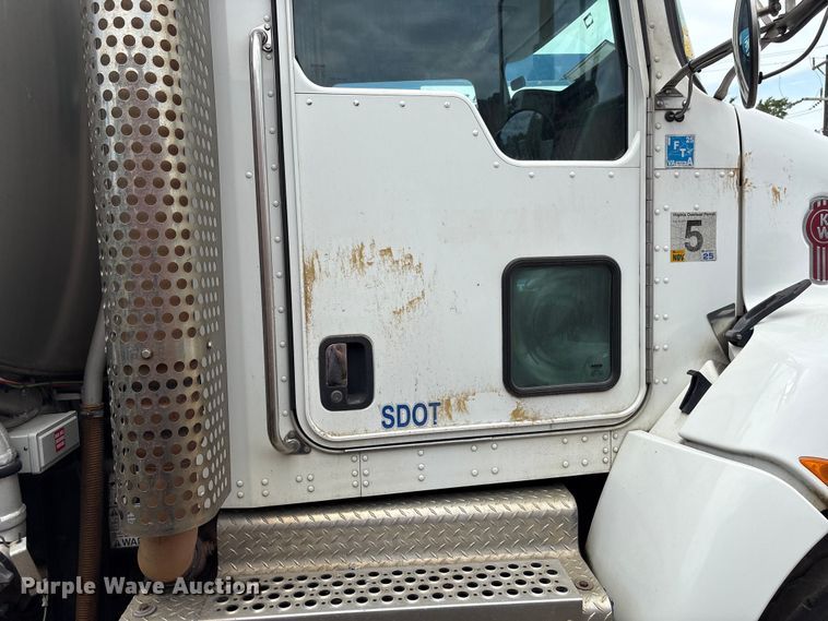image for item EF1244 2014 Kenworth T3 Series fuel truck