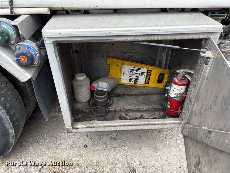image for item EF1244 2014 Kenworth T3 Series fuel truck