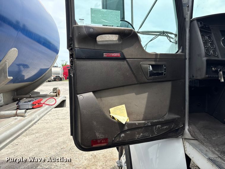 image for item EF1244 2014 Kenworth T3 Series fuel truck