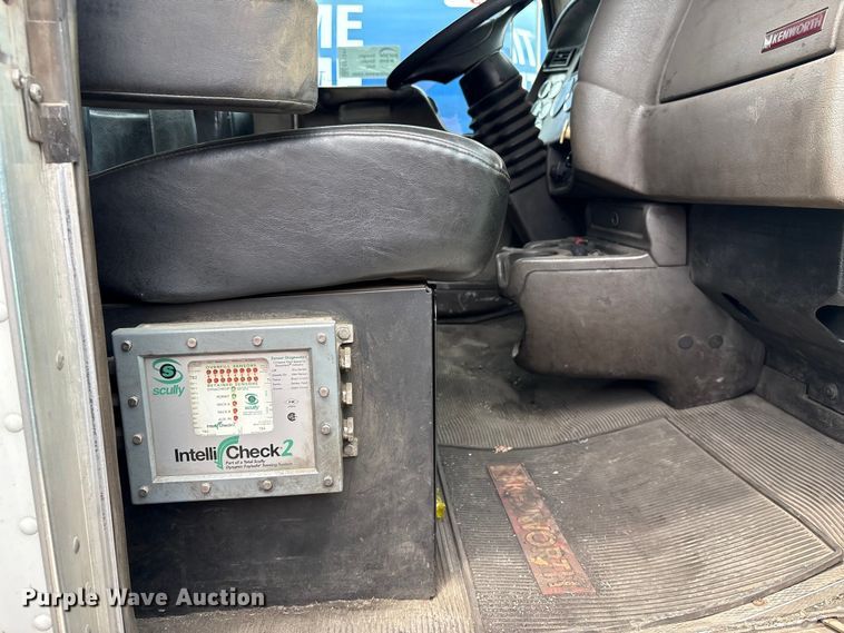 image for item EF1244 2014 Kenworth T3 Series fuel truck