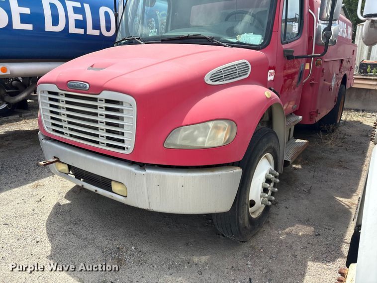image for item EF1245 2004 Freightliner Business Class M2 fuel truck