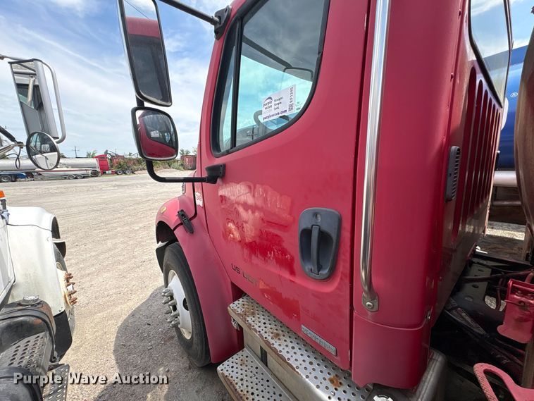 image for item EF1245 2004 Freightliner Business Class M2 fuel truck