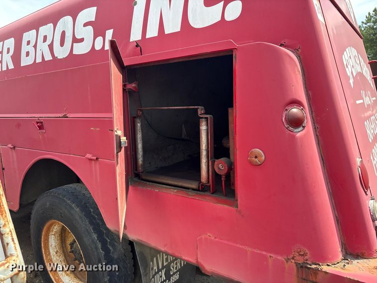 image for item EF1245 2004 Freightliner Business Class M2 fuel truck