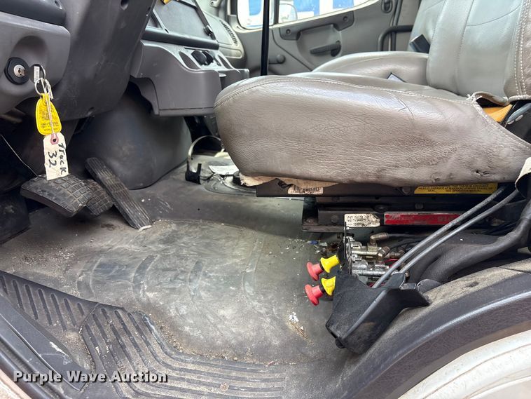 image for item EF1245 2004 Freightliner Business Class M2 fuel truck