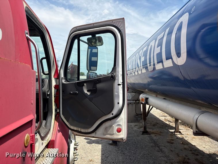 image for item EF1245 2004 Freightliner Business Class M2 fuel truck