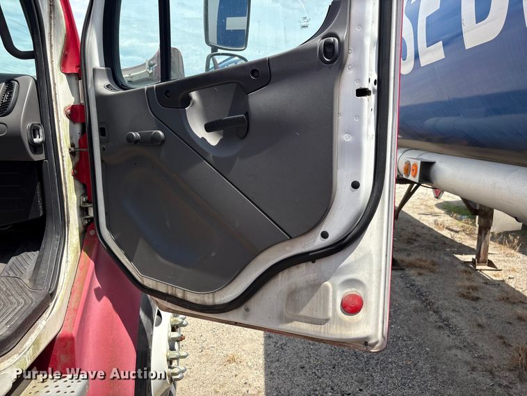 image for item EF1245 2004 Freightliner Business Class M2 fuel truck