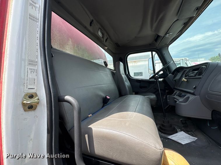 image for item EF1245 2004 Freightliner Business Class M2 fuel truck