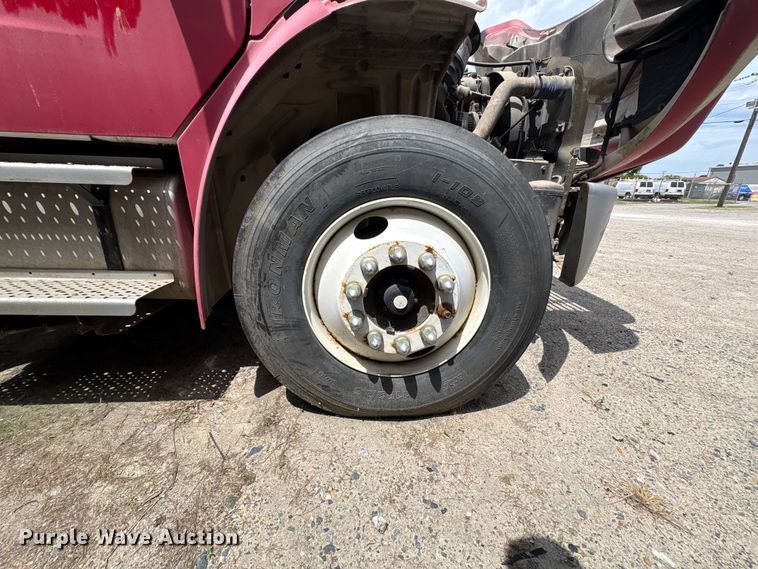 image for item EF1245 2004 Freightliner Business Class M2 fuel truck
