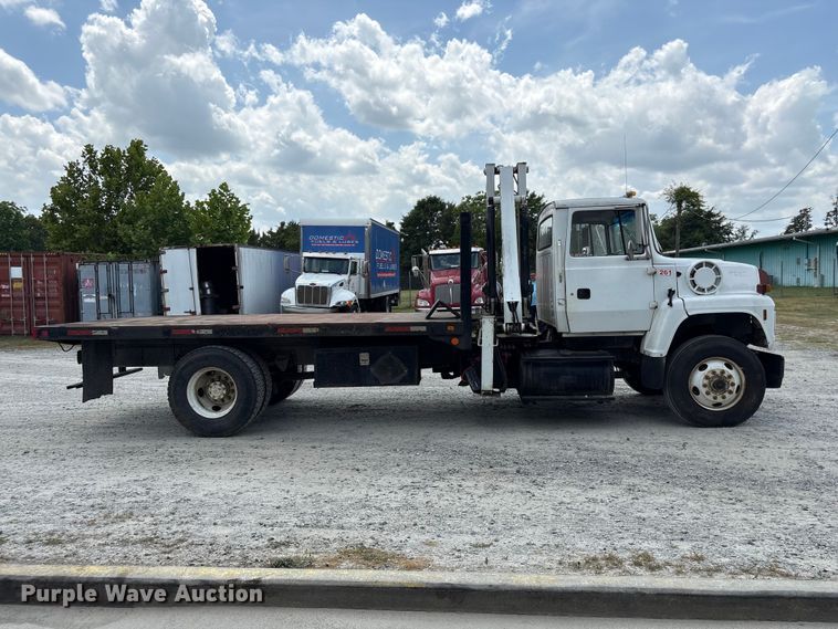image for item EF1246 1993 Ford LN8000 crane truck