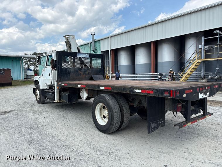 image for item EF1246 1993 Ford LN8000 crane truck
