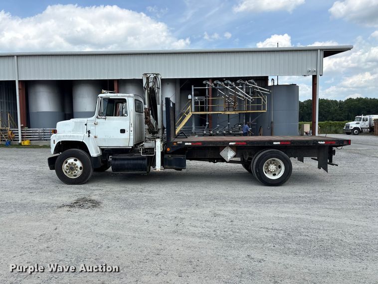 image for item EF1246 1993 Ford LN8000 crane truck