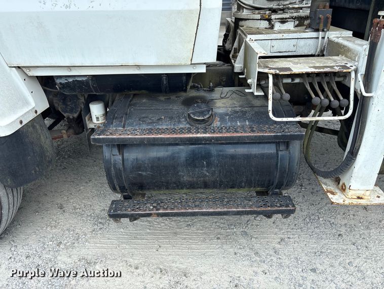 image for item EF1246 1993 Ford LN8000 crane truck