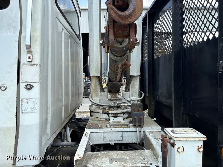image for item EF1246 1993 Ford LN8000 crane truck