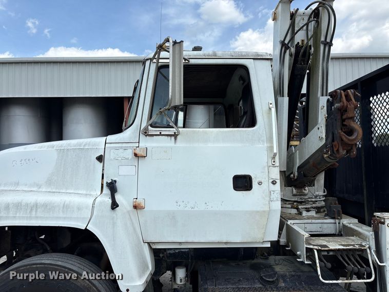 image for item EF1246 1993 Ford LN8000 crane truck