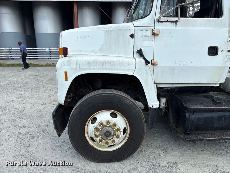 image for item EF1246 1993 Ford LN8000 crane truck