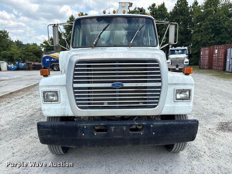 image for item EF1246 1993 Ford LN8000 crane truck