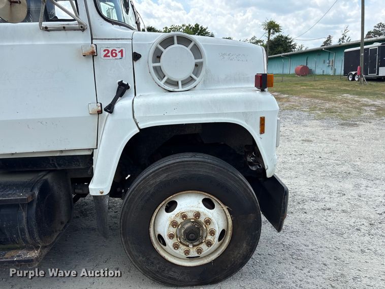 image for item EF1246 1993 Ford LN8000 crane truck