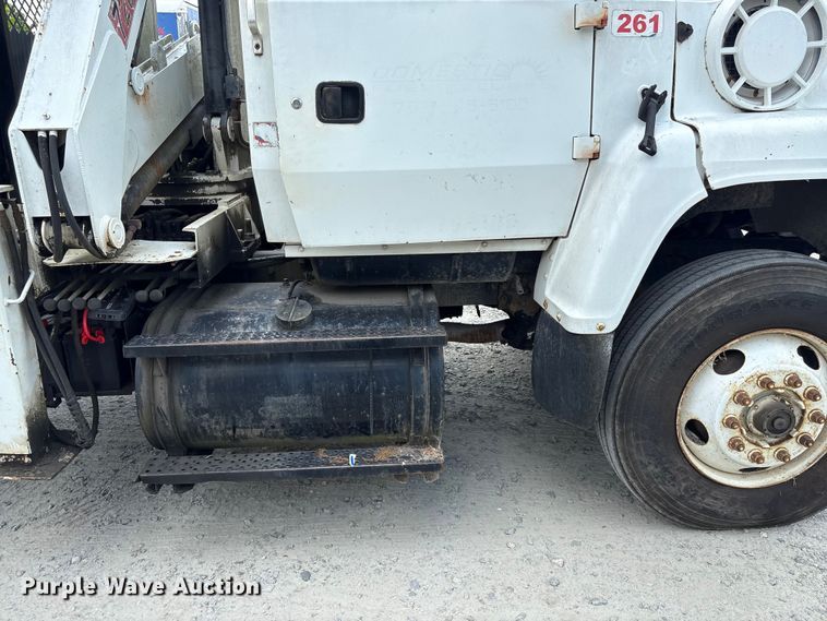 image for item EF1246 1993 Ford LN8000 crane truck