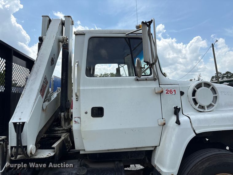 image for item EF1246 1993 Ford LN8000 crane truck