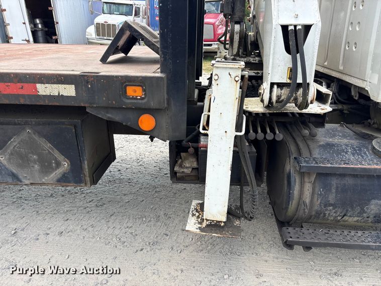 image for item EF1246 1993 Ford LN8000 crane truck