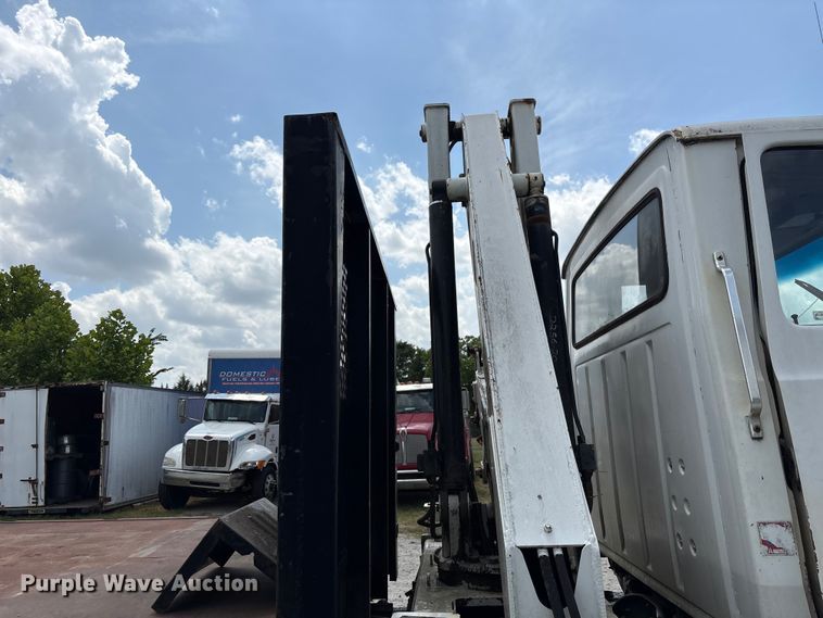 image for item EF1246 1993 Ford LN8000 crane truck