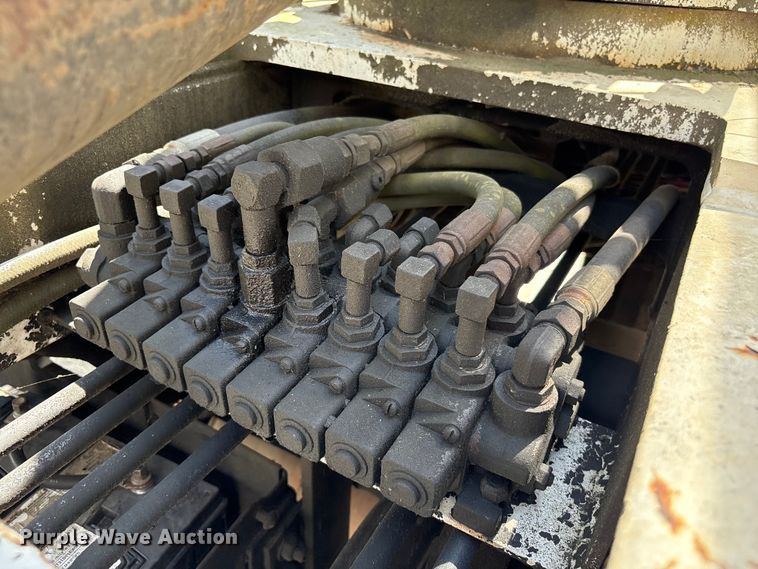 image for item EF1246 1993 Ford LN8000 crane truck