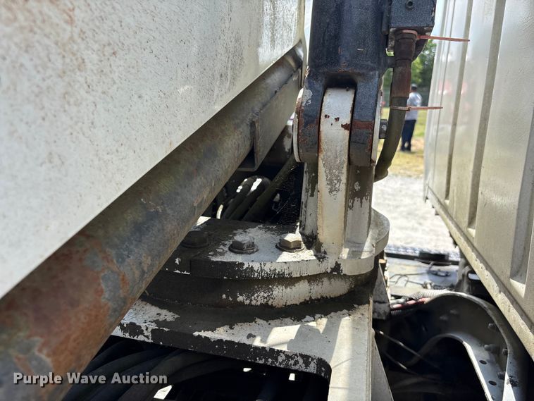 image for item EF1246 1993 Ford LN8000 crane truck