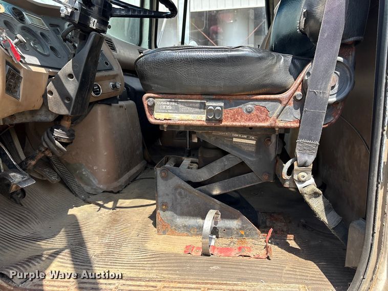 image for item EF1246 1993 Ford LN8000 crane truck